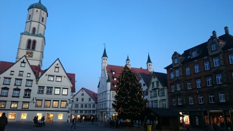 Spaziergang auf dem Weihnachtsmarkt